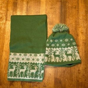 Kids festive winter hat and scarf